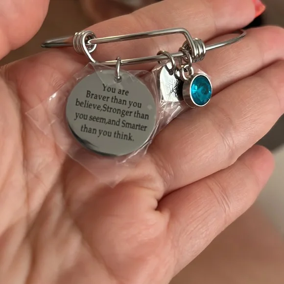 Adjustable bracelet with charms - Picture 2 of 2